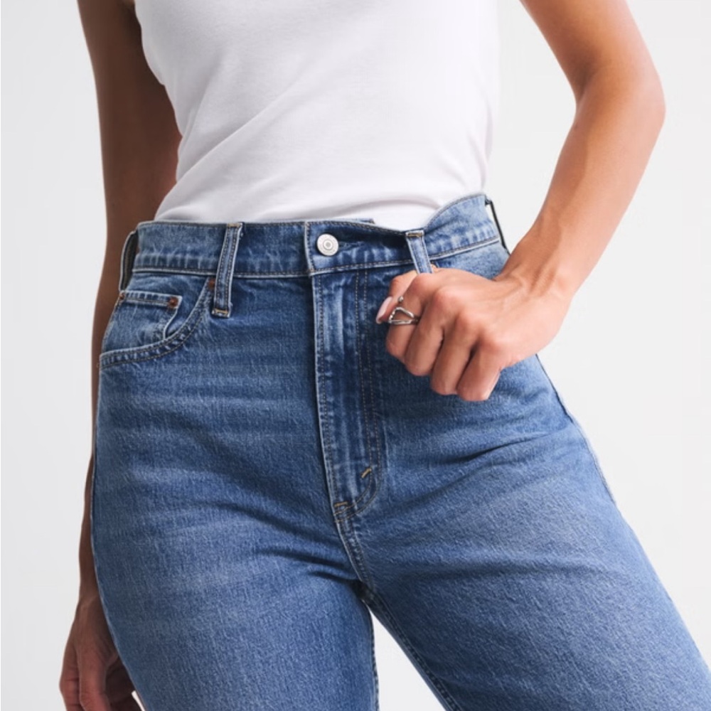 Abercrombie & Fitch Curve Love Ultra High Rise Ankle Straight Jean